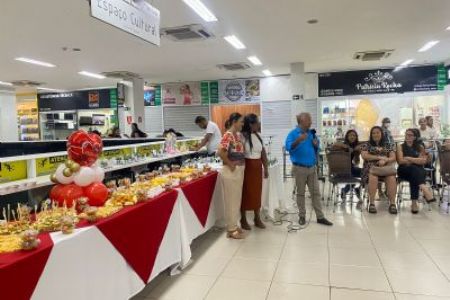 Shopping Popular Celebra o Dia das Mes com Caf da Manh Especial