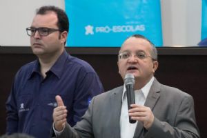 Concurso trar tranquilidade e segurana a servidores da Educao, diz governador